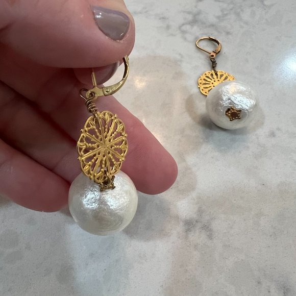 Pearl and golf fishhook earrings - Picture 3 of 5